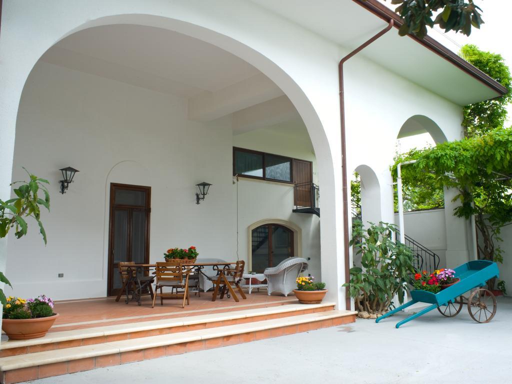Borgo Fiore Country House Salice Salentino Exterior photo